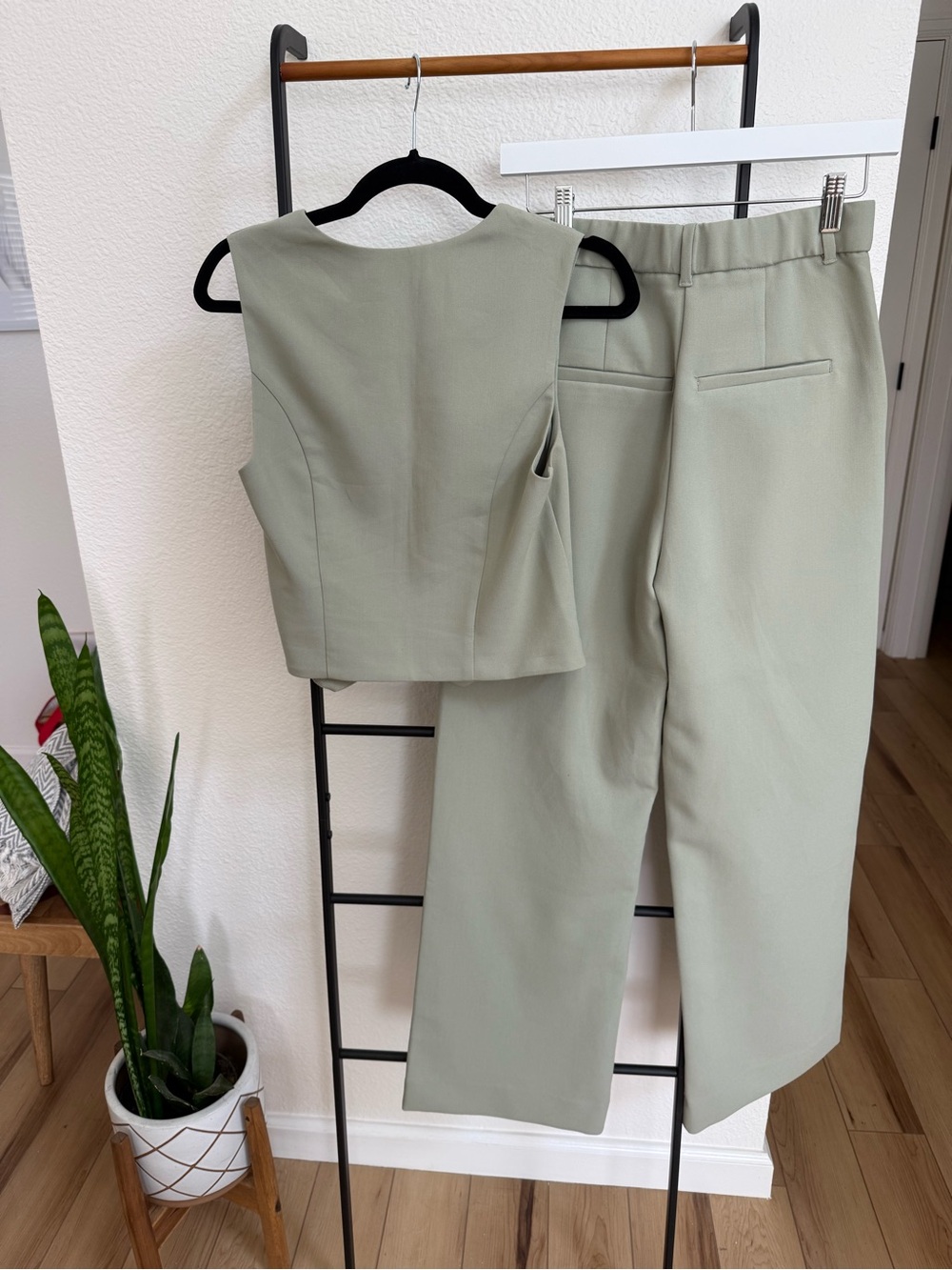 Abercrombie & Fitch Sloane Tailored Pant & Vest - Picture 2 of 6